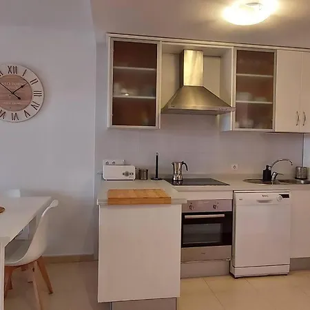 Bajo Con Patio, Piscina Y Playa A 200 Metros Апартаменты