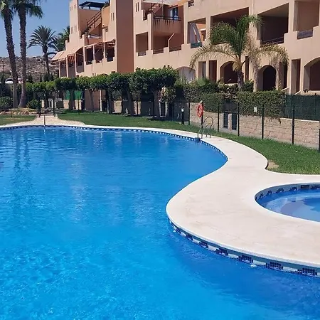 Apartment Bajo Con Patio, Piscina Y Playa A 200 Metros